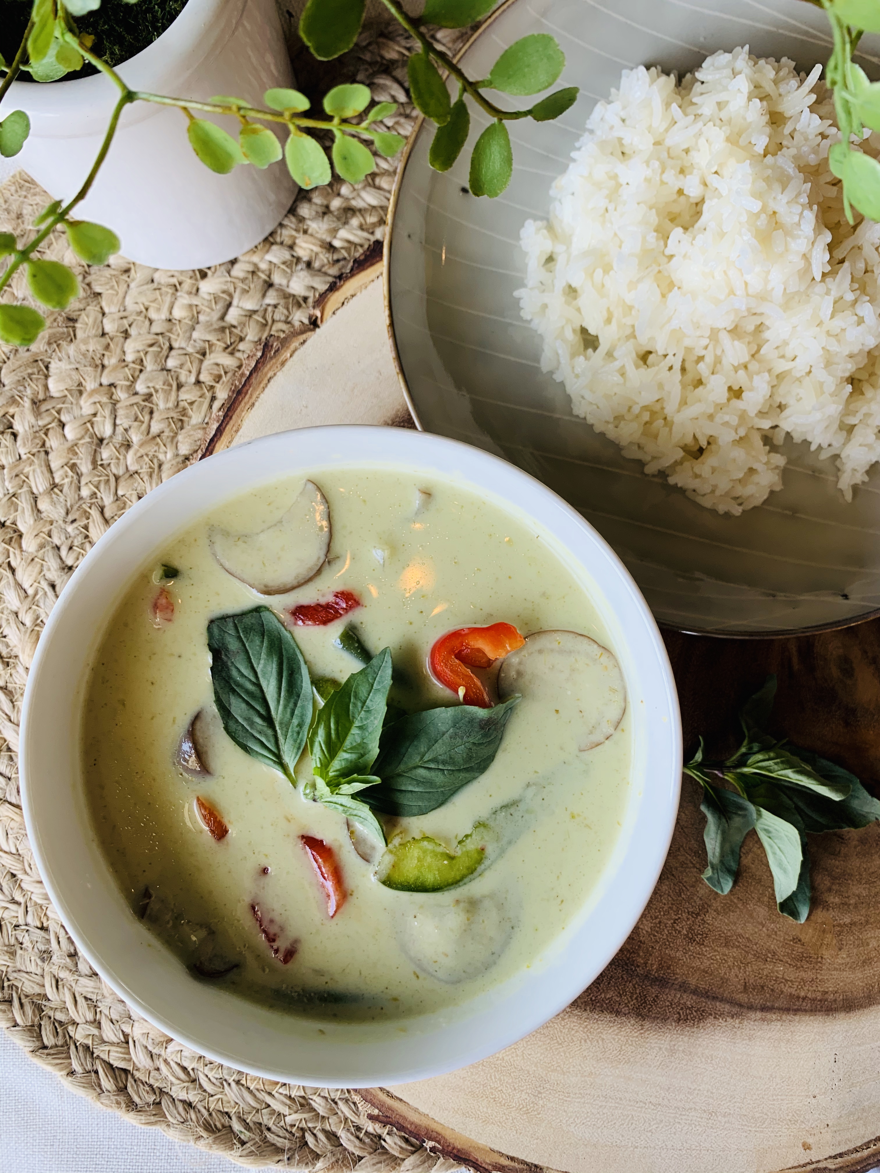 Order Green Curry food online from Elephant Cafe store, Lake Forest on bringmethat.com