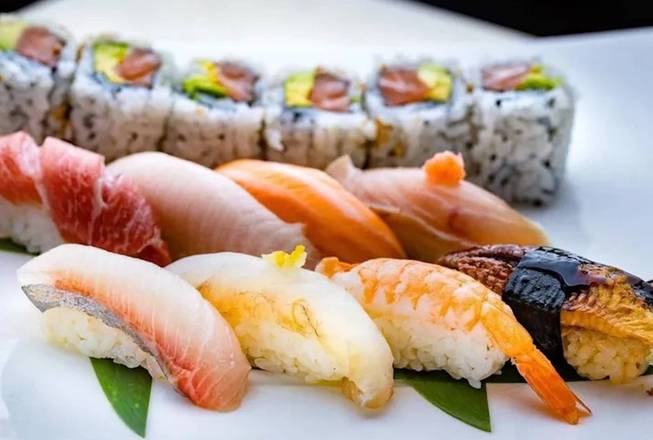 Order Sushi Entree (15 PC) food online from Maneki Neko Express store, Arlington on bringmethat.com