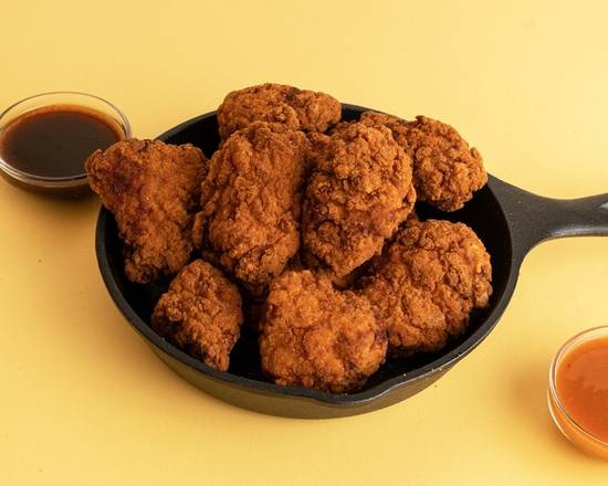 Order BBQ Boneless Wings food online from Pizzeria Bravo store, Oakland on bringmethat.com