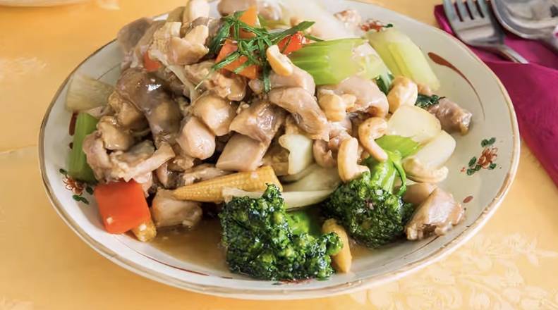 Order 腰果雞 Chicken with Cashew Nut  food online from Emperor palace restaurant store, San Francisco on bringmethat.com