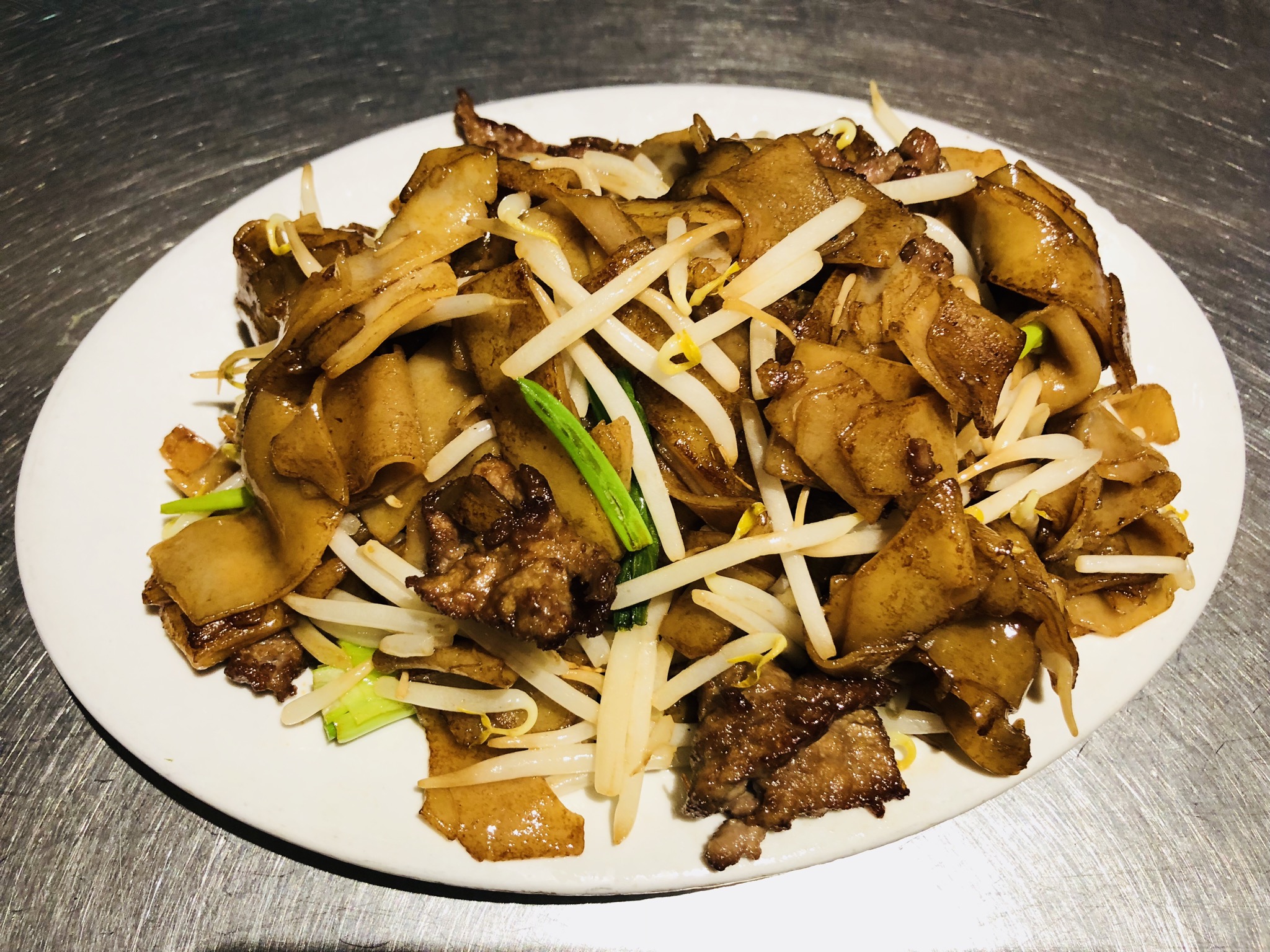 Order U5. Fried Broad Noodle with Beef food online from Wk Restaurant store, New York on bringmethat.com