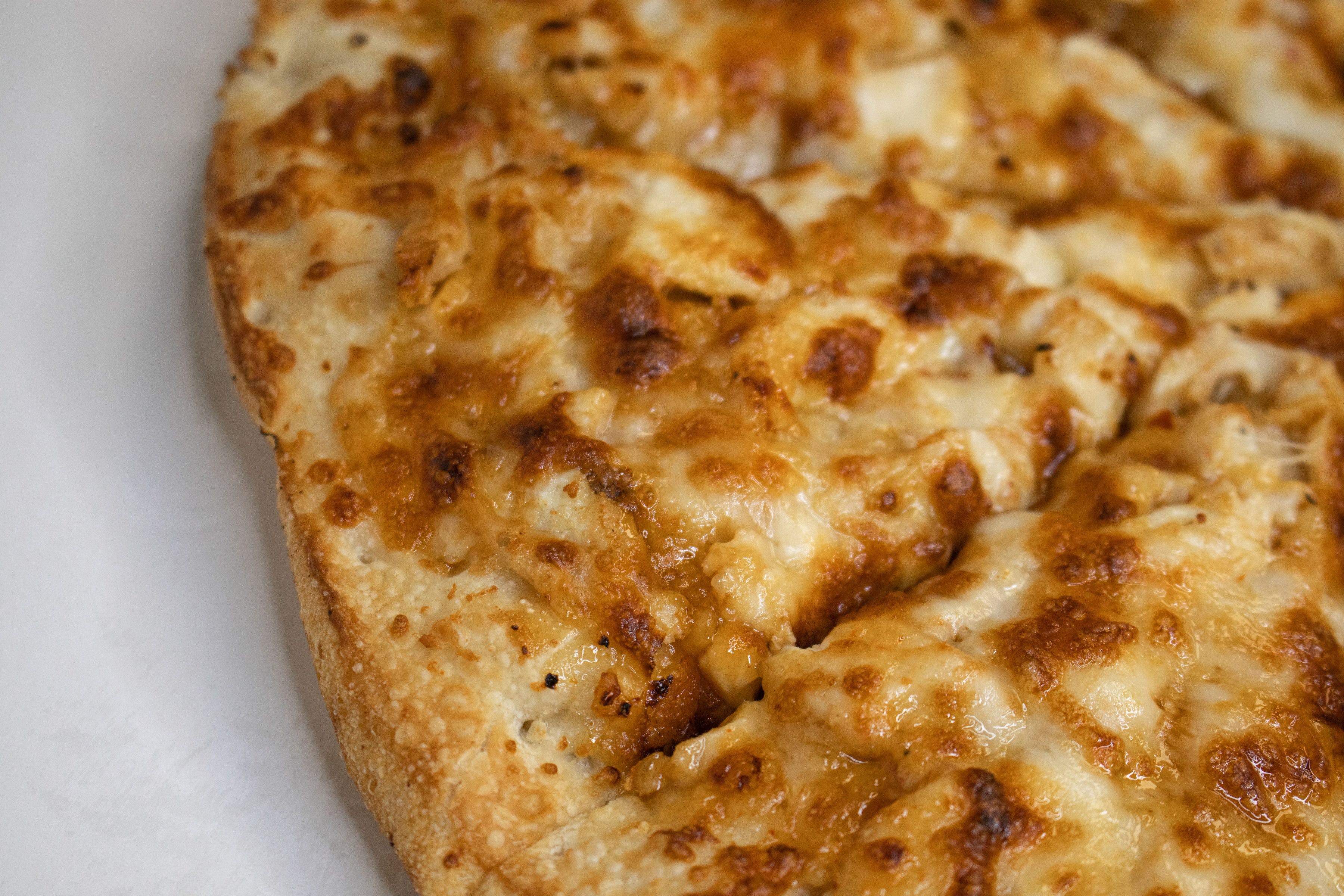 Order Sweet "Honey Hot" Chicken Square Pizza - 12" (9 Slices) food online from Pizza Joe's store, Boardman on bringmethat.com