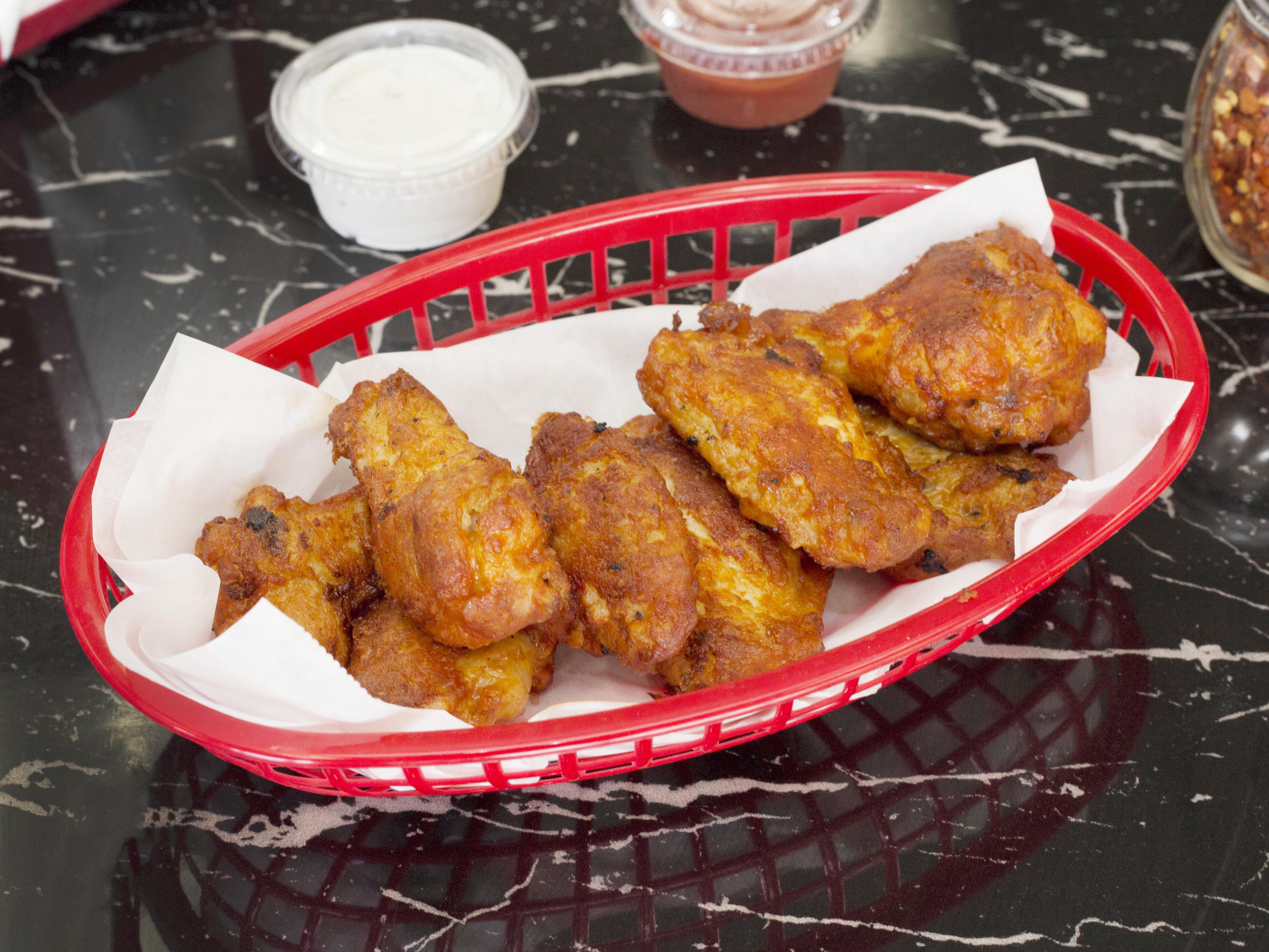 Order Wings food online from Fratelli Pizzeria store, Victorville on bringmethat.com