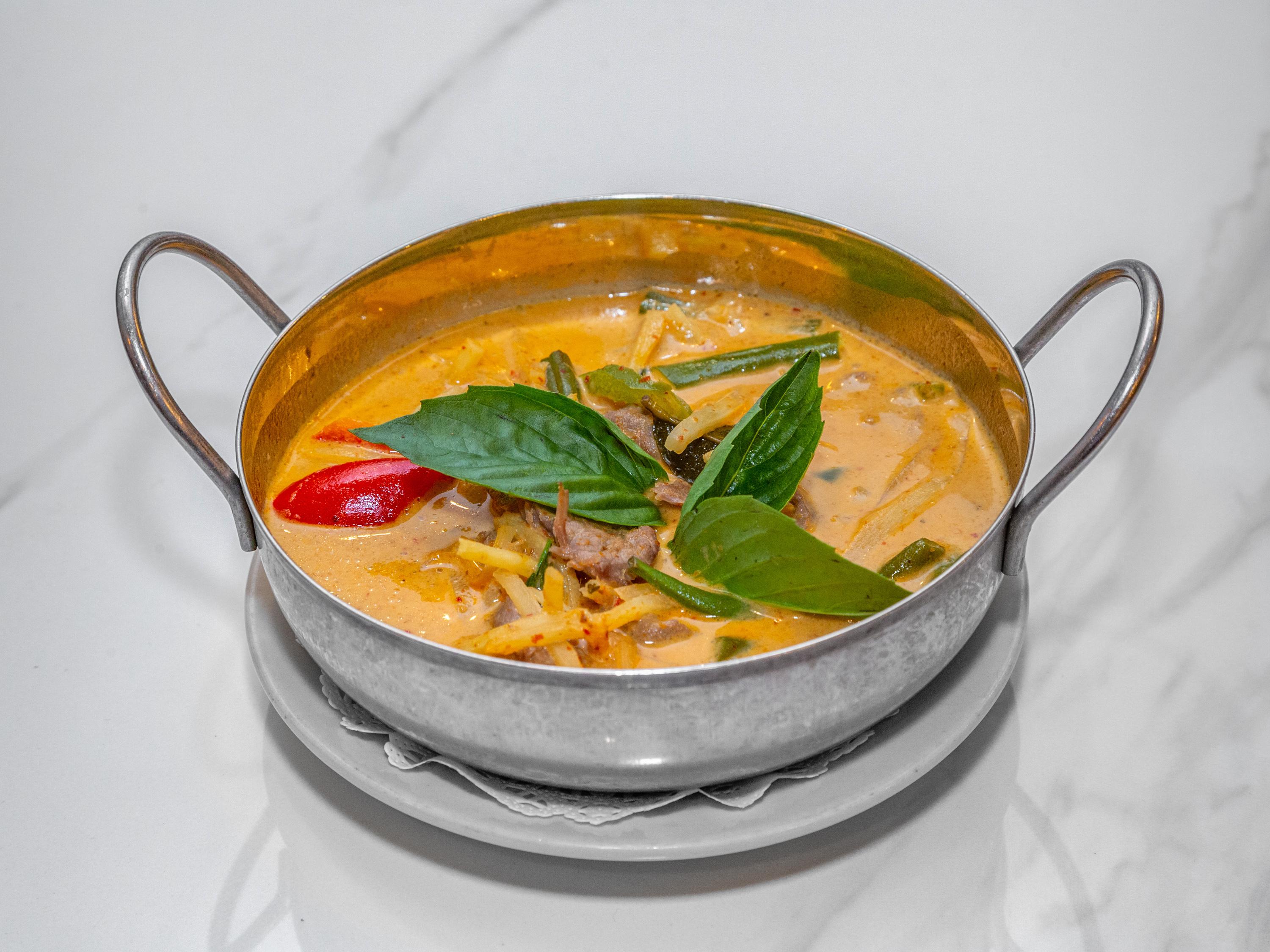Order Red Curry food online from Siwa Thai Restaurant store, Woodbridge on bringmethat.com