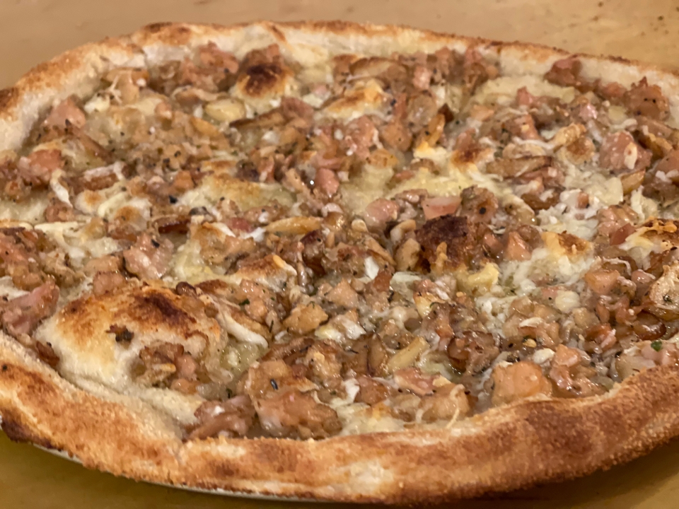 Order "Joey Clams" White Clam Pizza food online from Pizzabar 141 store, Woodbury on bringmethat.com