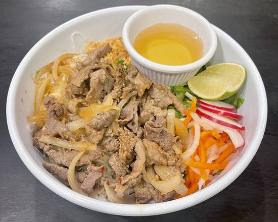 Order N6 Noodles with Beef and onion food online from Indochine Restaurant store, New Brunswick on bringmethat.com