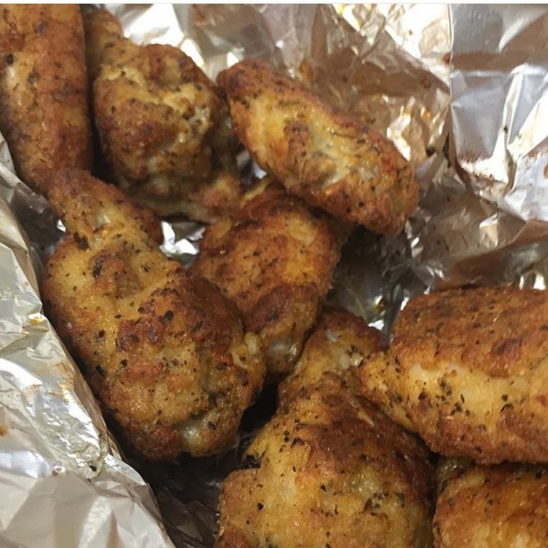 Order Chicken Wings food online from Aladinos pizza-brentwood store, Brentwood on bringmethat.com