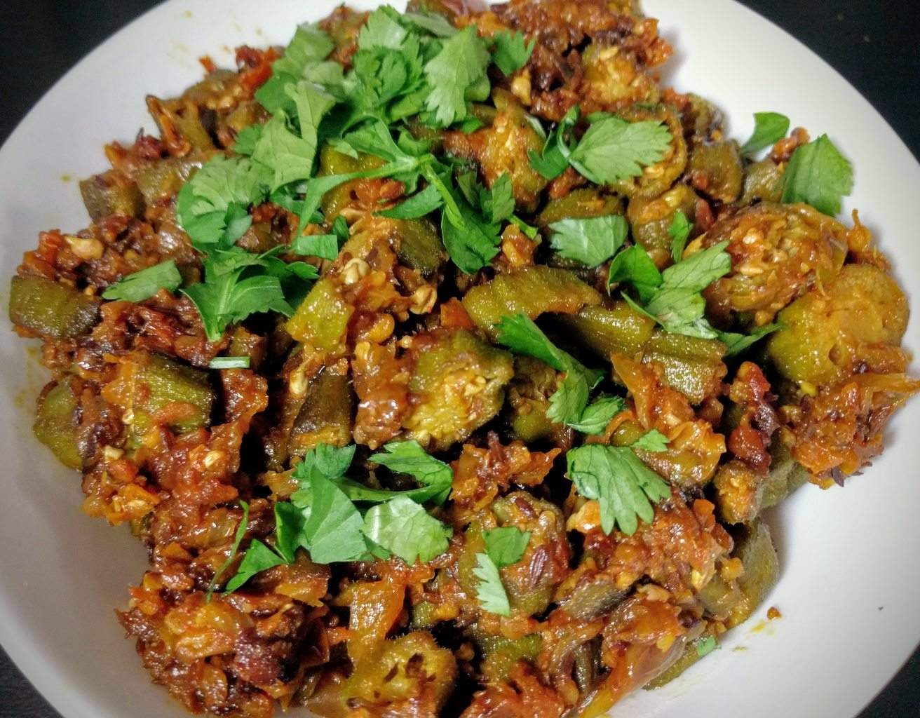 Order Bhindi Masala - Vegan food online from Aroma Indian Kitchen store, Columbus on bringmethat.com