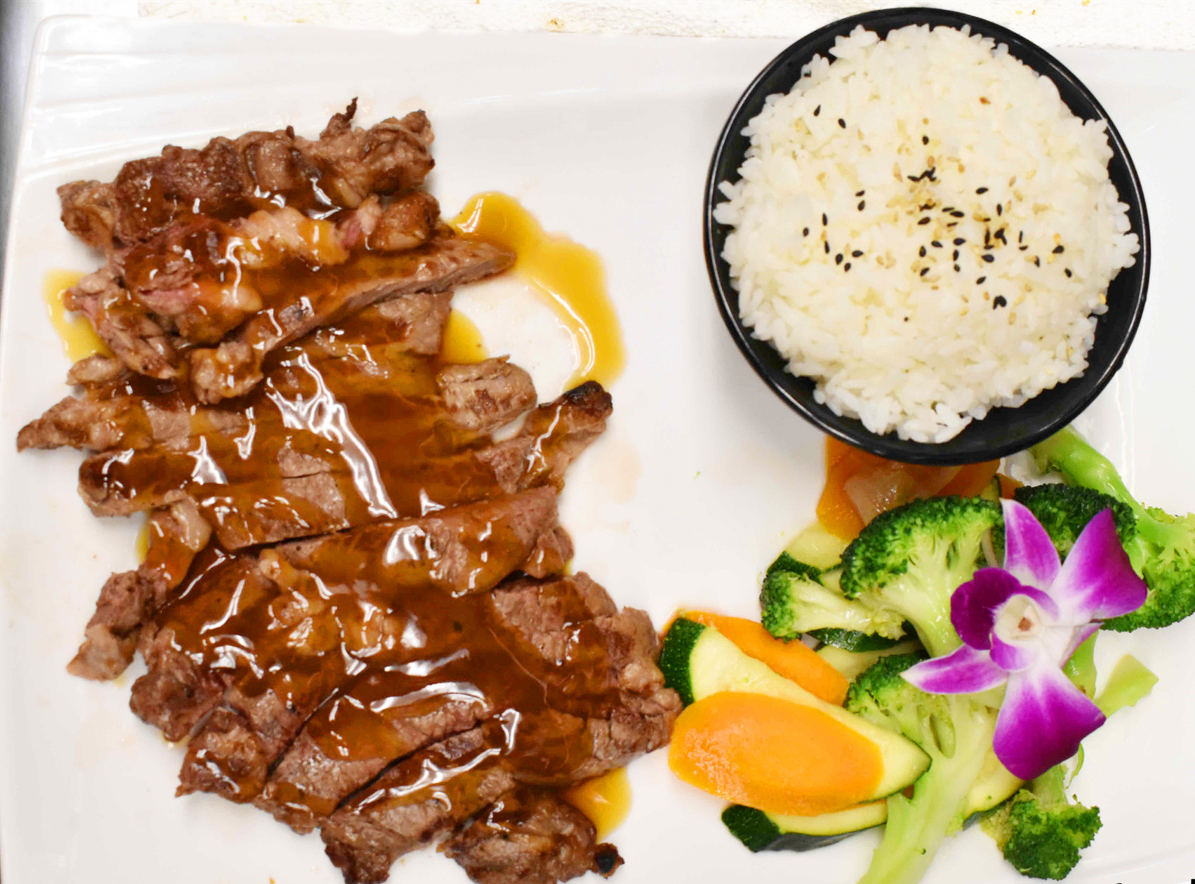 Order Beef Teriyaki Plate food online from Hoki Korean Bbq & Japanese Cuisine store, Modesto on bringmethat.com