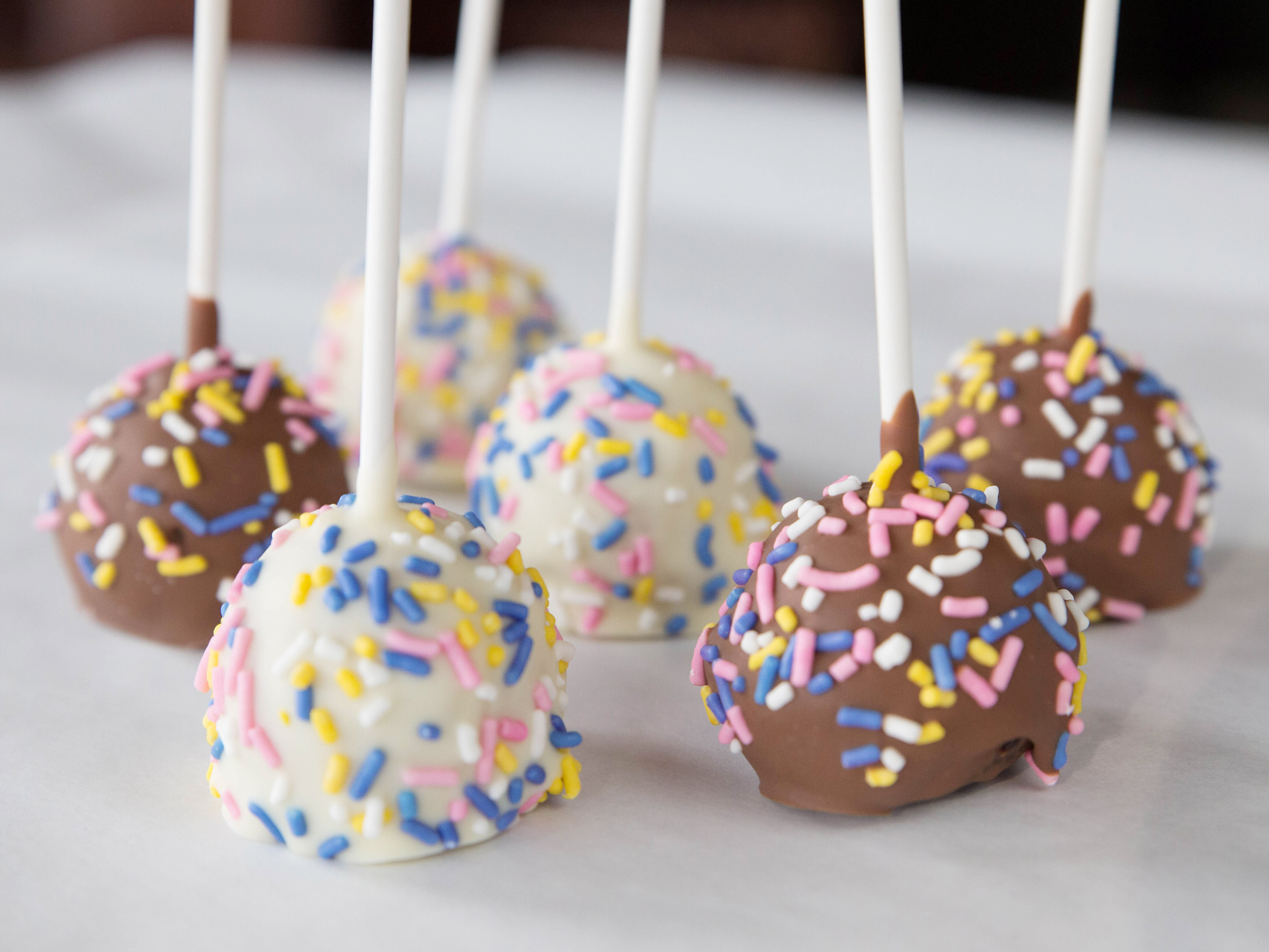 Order Cake Pop food online from Leonidas Chocolate Cafe store, Chicago on bringmethat.com