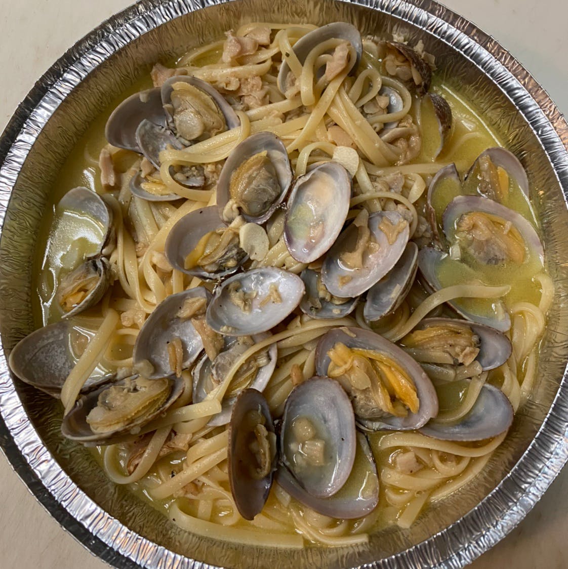 Order Clam Sauce - Entree food online from Michelangelo's Pizza store, East Brunswick on bringmethat.com