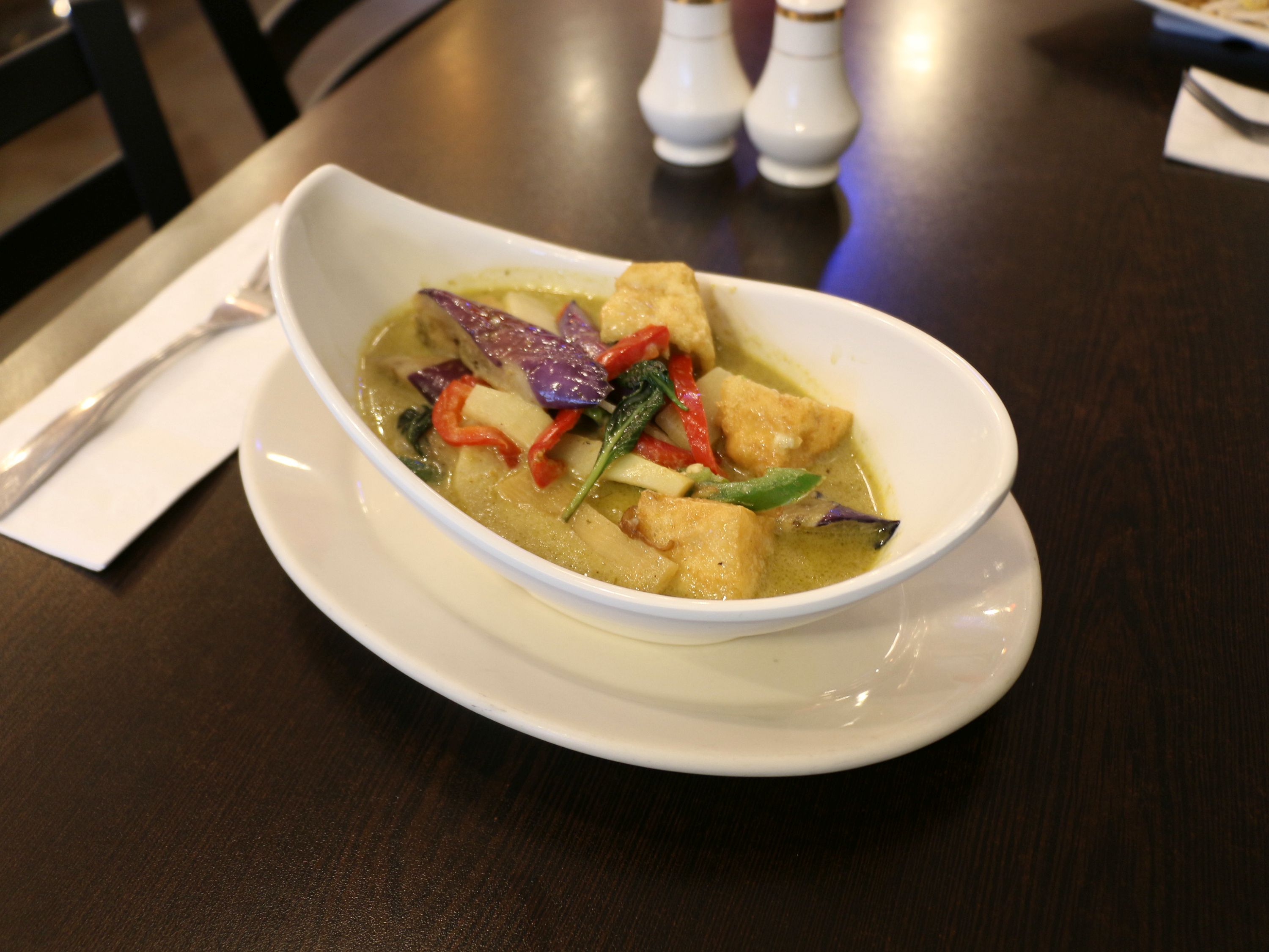 Order Tofu Green Curry food online from Tarin Thai Cuisine store, Annapolis on bringmethat.com