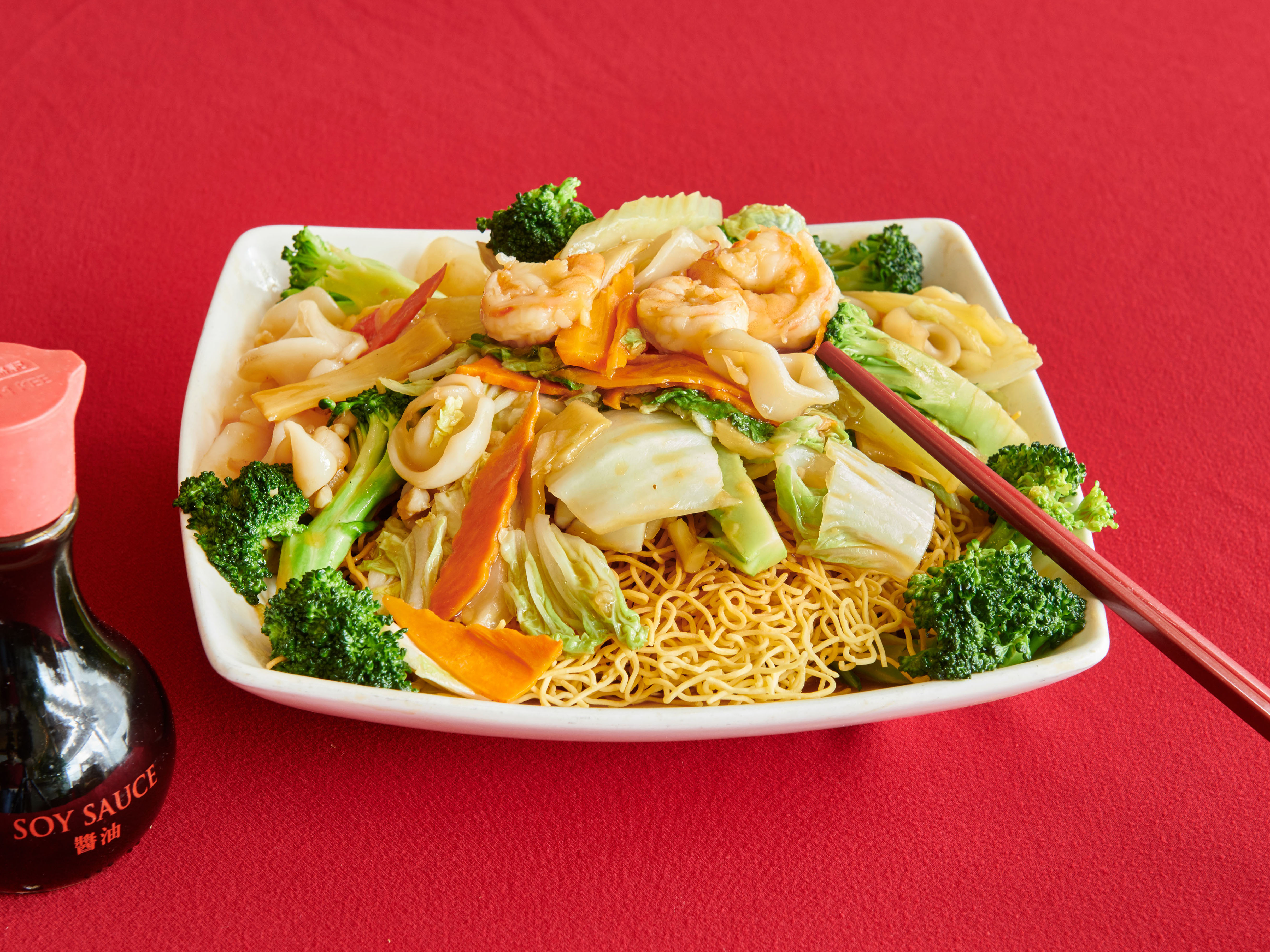 Order 601. House Special Chow Mein food online from Thien Hoang Restaurant store, Portland on bringmethat.com