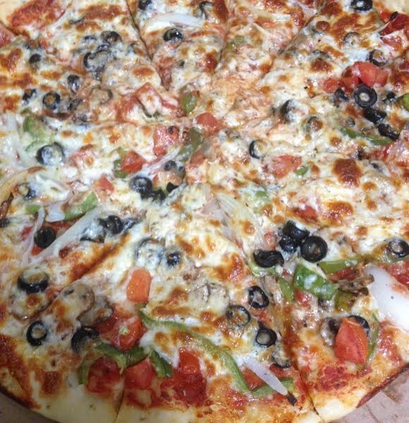 Order The VeggeHead Pizza food online from Gianni's Pizza store, Oceanside on bringmethat.com