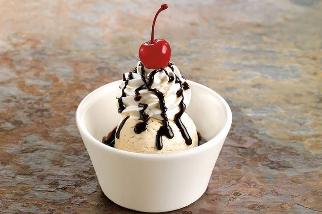 Order Kids' Sundae food online from BJ's Restaurant & Brewhouse store, Concord on bringmethat.com