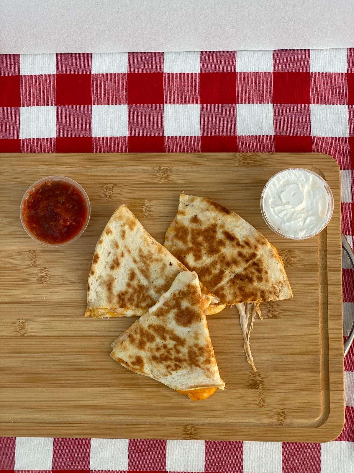 Order Cheese Quesadilla with Chicken - Appetizer food online from Magura Pizza store, Las Vegas on bringmethat.com