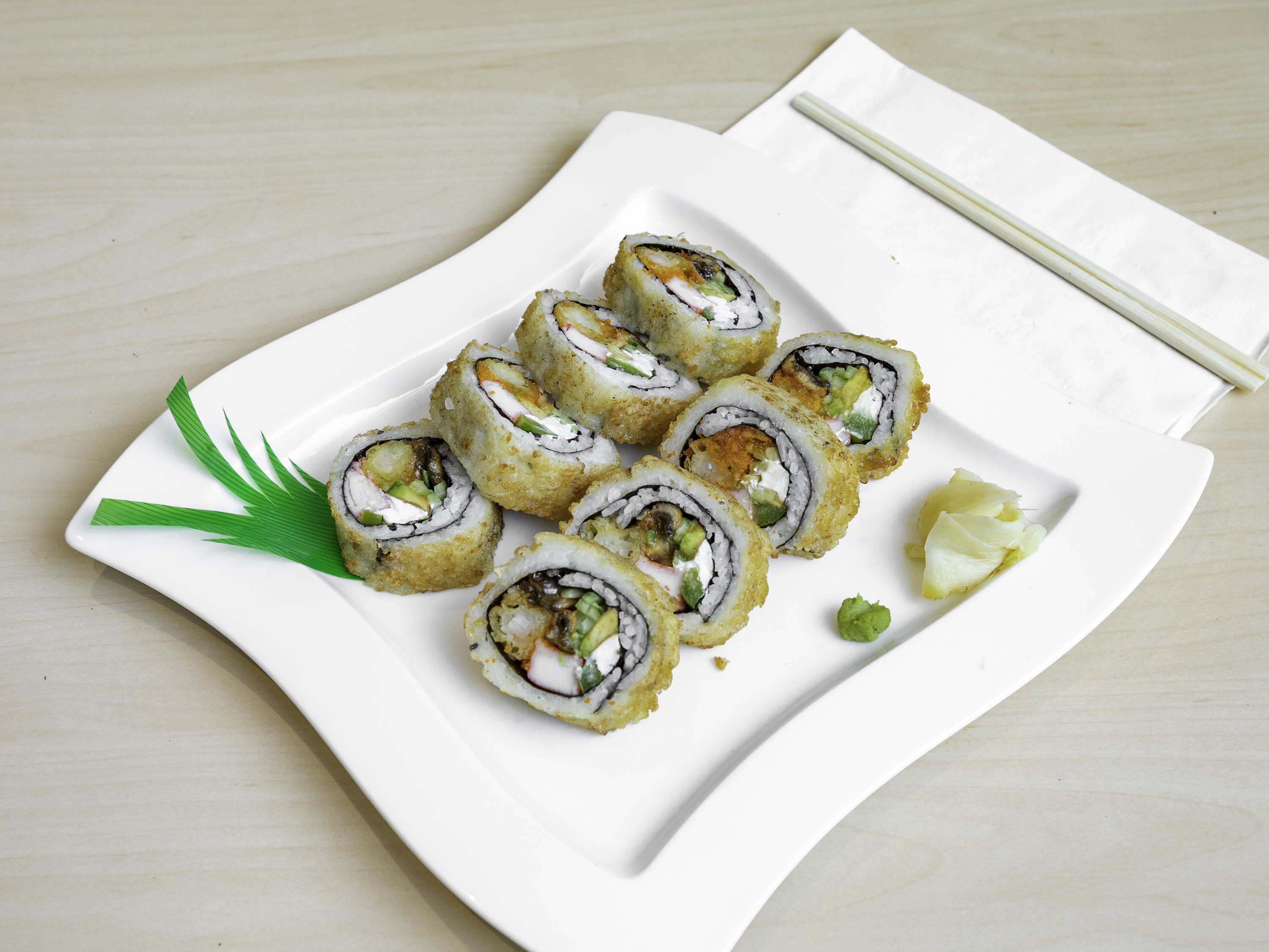 Order Creamy Crunch Roll  food online from Shiroi Sushi store, Glenview on bringmethat.com