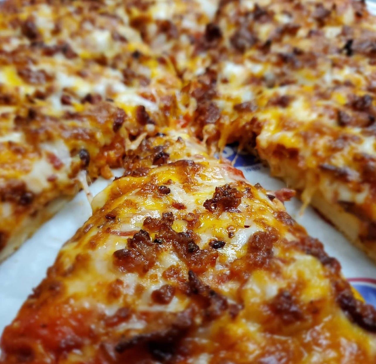 Order Triple Cheese & Bacon Round Pizza - 7" (4 Slices) food online from Pizza Joe's store, Boardman on bringmethat.com