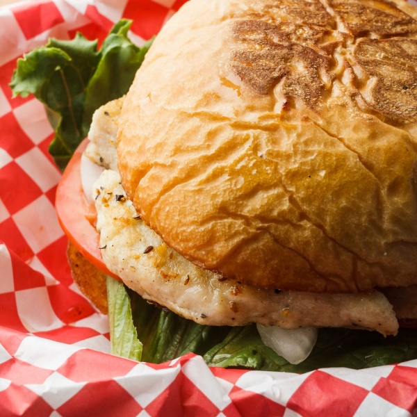 Order Grilled Chicken Burger food online from Bullchicks store, Baton Rouge on bringmethat.com