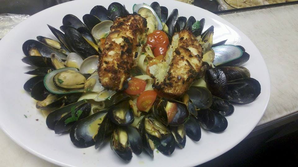 Order Mussels Appetizer - Appetizer food online from Limoncello's 1 Italian Grill Restaurant & Pizza store, Lawrence on bringmethat.com