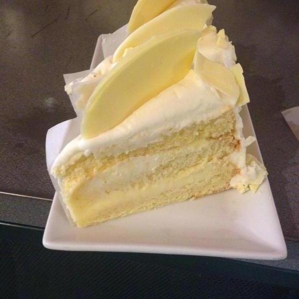 Order Lemon Cake food online from Greenwich village pizza store, West Hollywood on bringmethat.com