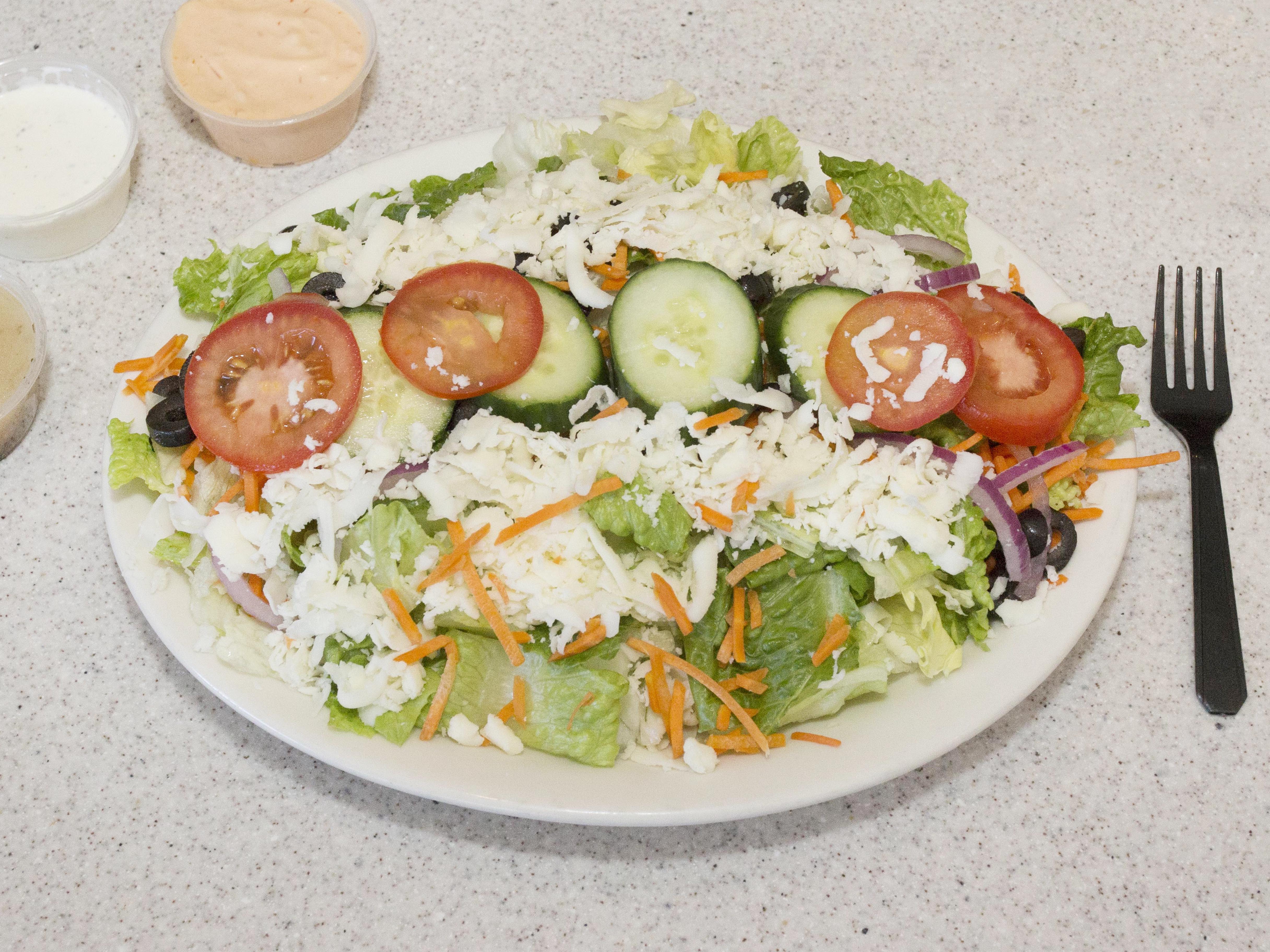 Order Garden Salad food online from Crustys Pizza store, Norco on bringmethat.com