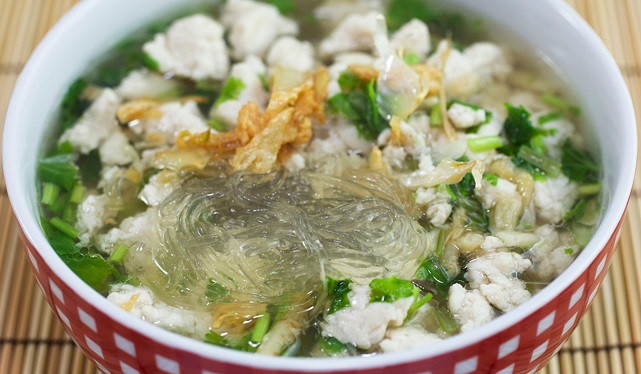 Order Glass Noodle Soup food online from Issara Thai Cuisine store, Huntington Beach on bringmethat.com