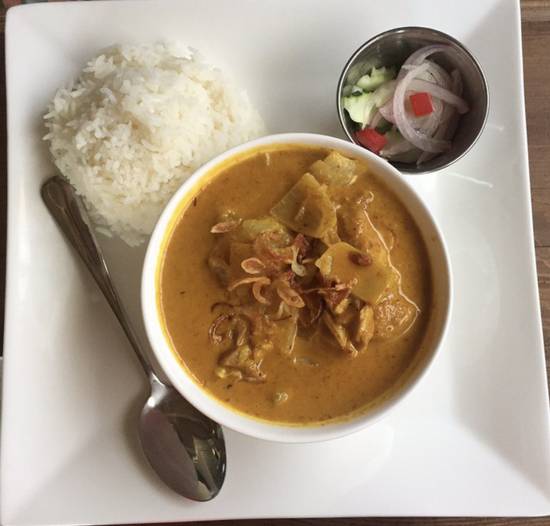 Order Yellow Curry Chicken food online from 11th Tiger store, Danville on bringmethat.com