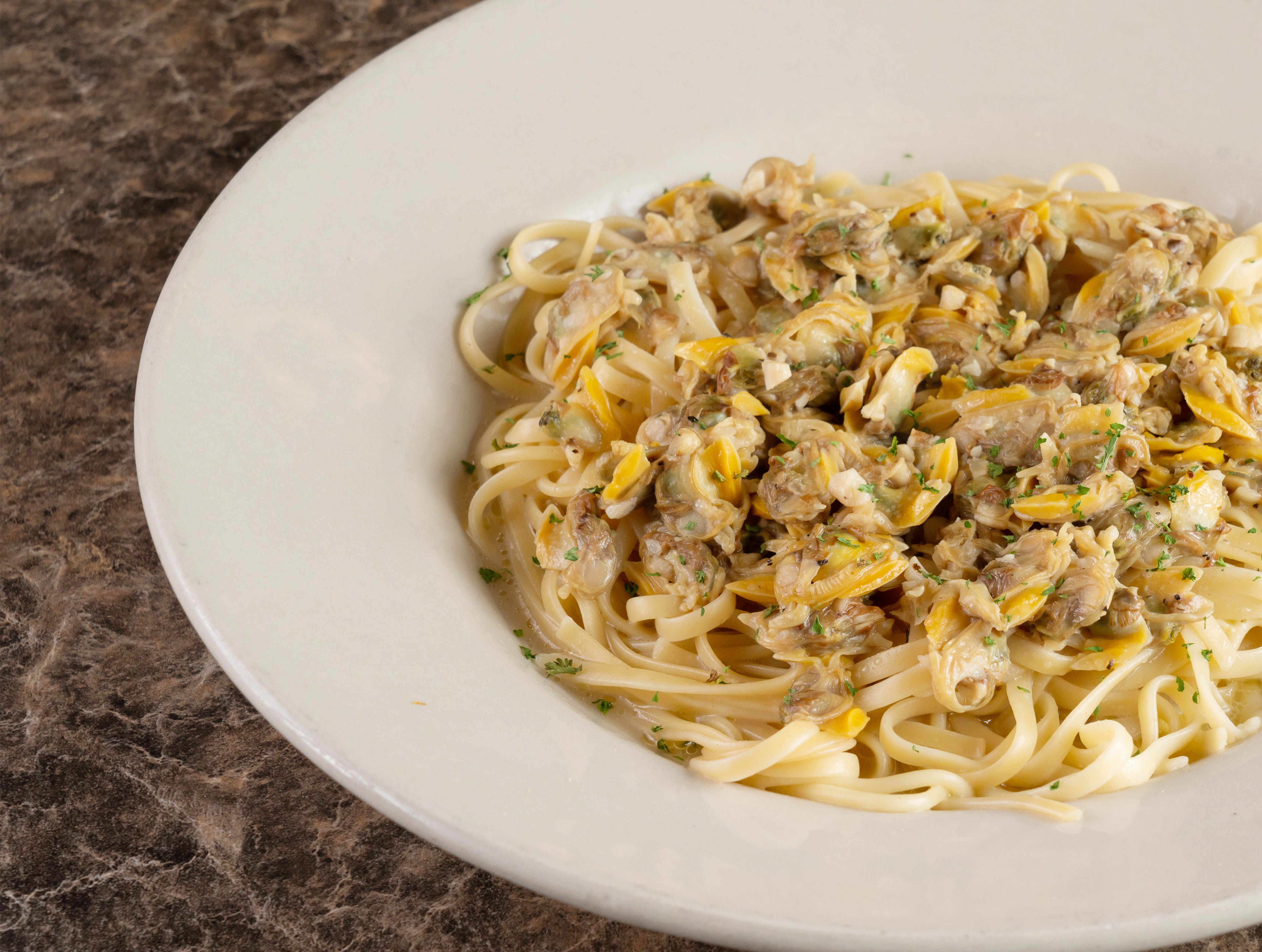 Order Linguine Clam Sauce - Pasta food online from Mario Pizza & Pasta store, Seabrook on bringmethat.com
