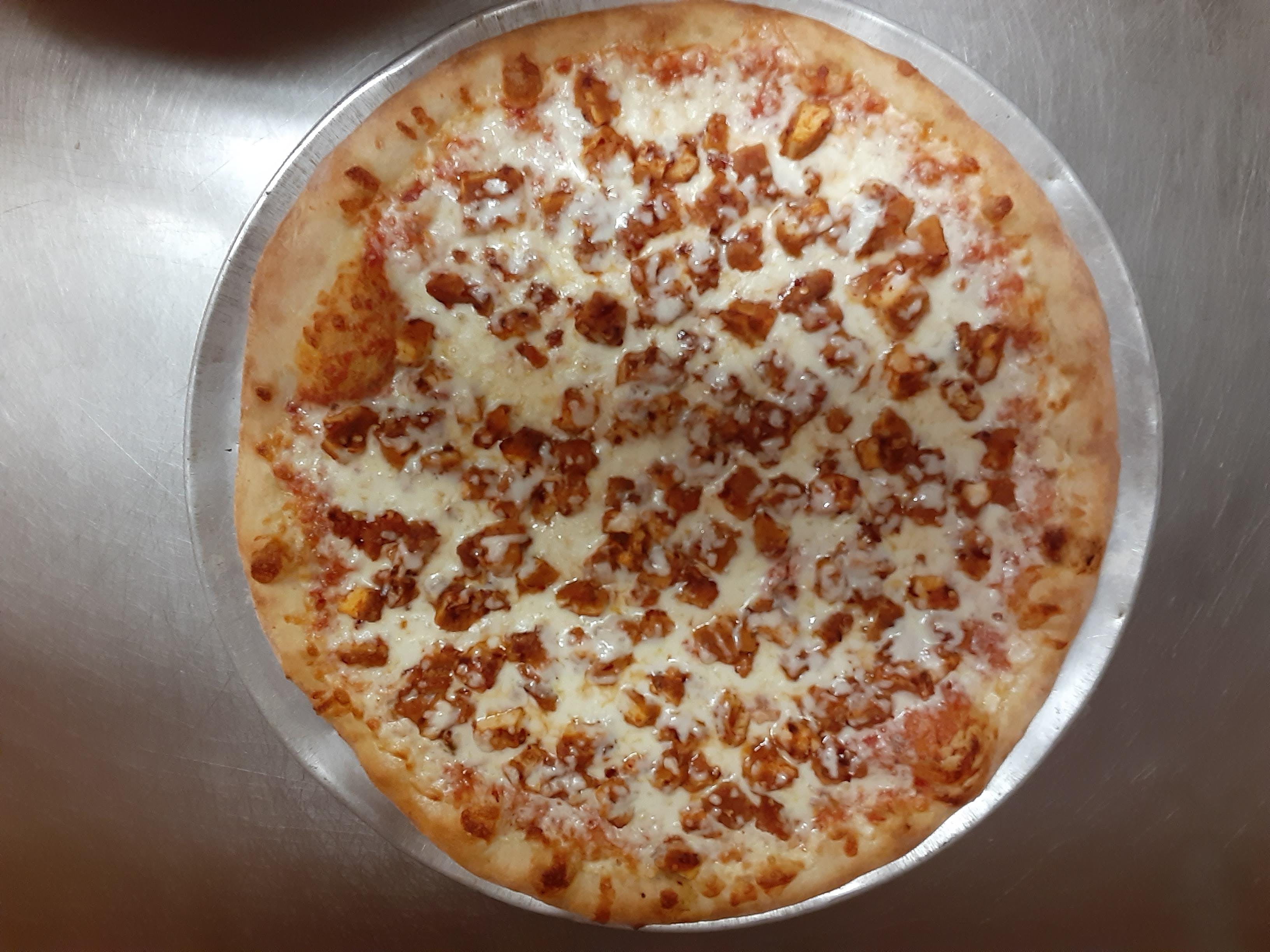 Order Halal Chicken Spicy Pizza - 12 Inch Pizza ( 6 Slice ) food online from Royal Pizza store, Lake Ronkonkoma on bringmethat.com