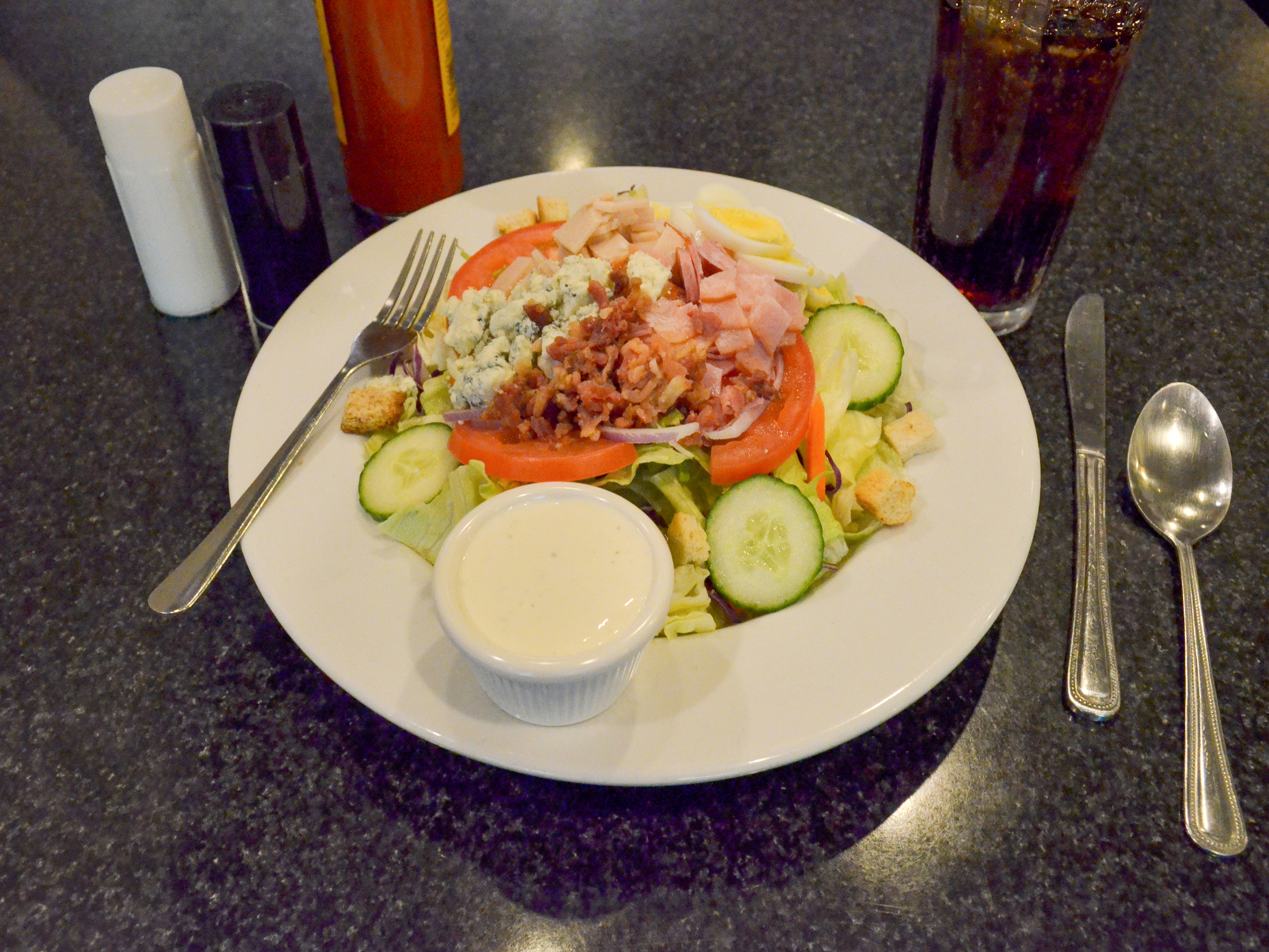 Order 43. Cobb Salad food online from Vernon Street Grill store, Roseville on bringmethat.com