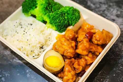 Order Z5. General Tso's Chicken 左宗鸡 food online from MomenTea store, New York on bringmethat.com