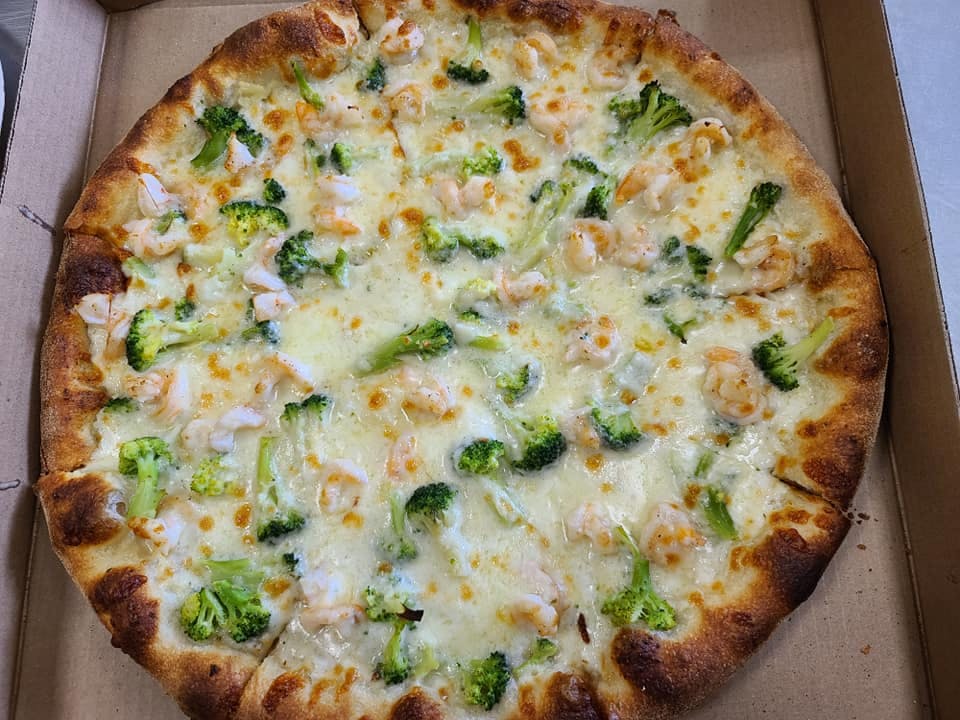 Order Chicken Pizza - Small 10'' (6 Slices) food online from The Amantinos Restaurant store, Jamaica Plain on bringmethat.com