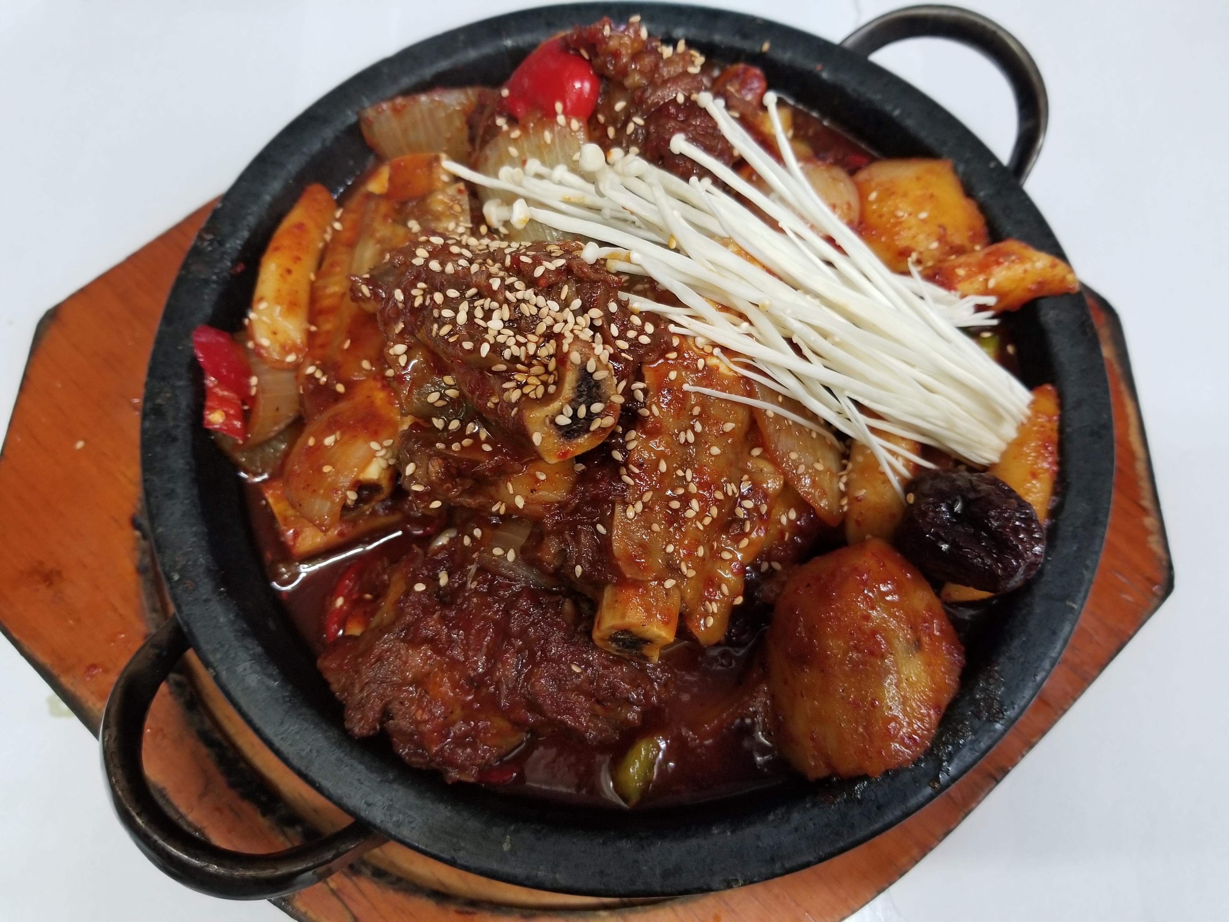 Order Braised Spicy Beef Ribs (매운 소갈비찜) food online from Yangji Gamjatang store, Los Angeles on bringmethat.com