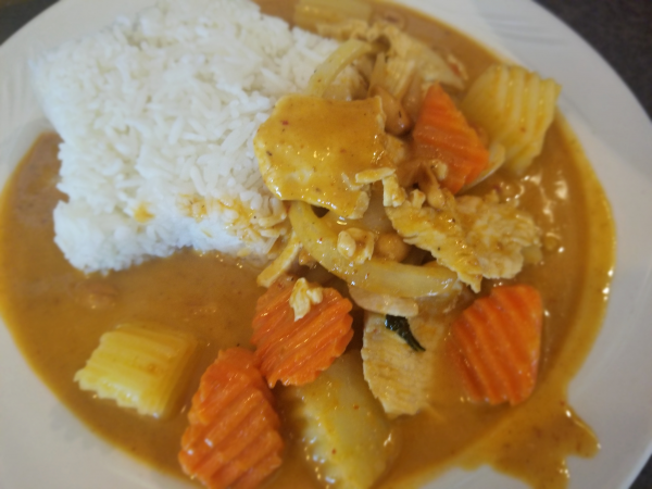 Order 46. Yellow Curry food online from Thai Pk Restaurant store, Portland on bringmethat.com