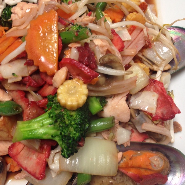 Order Happy Family food online from Thai Tea Asian Fusion Cafe  store, Irving on bringmethat.com