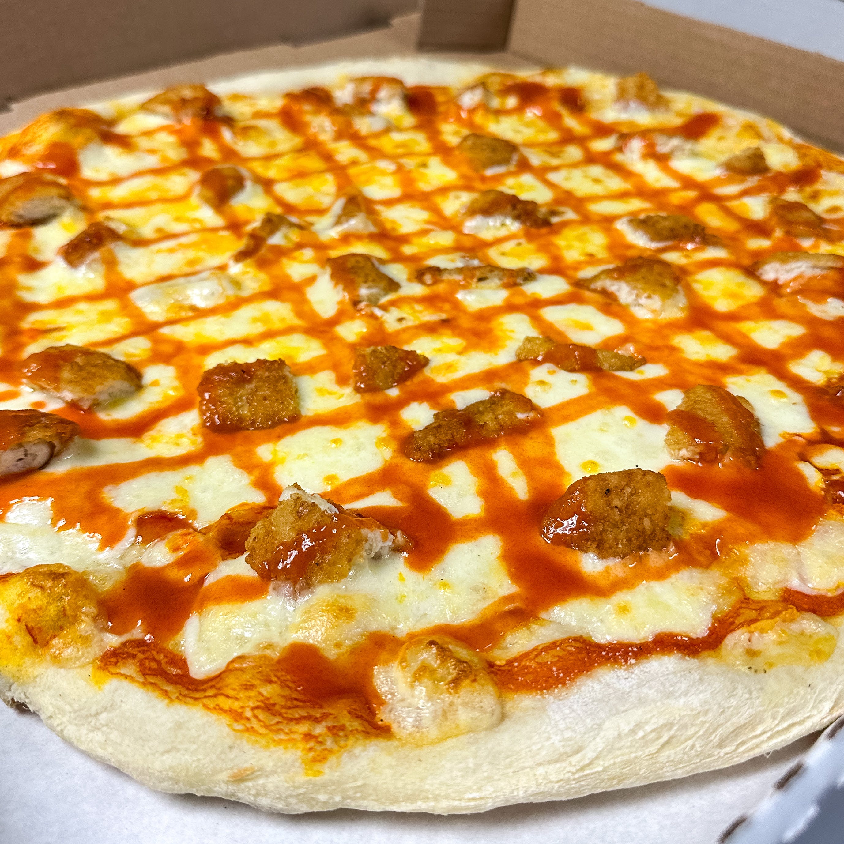 Order Buffalo Chicken Pizza - Large food online from Romans Pizza Pasta House store, Philadelphia on bringmethat.com