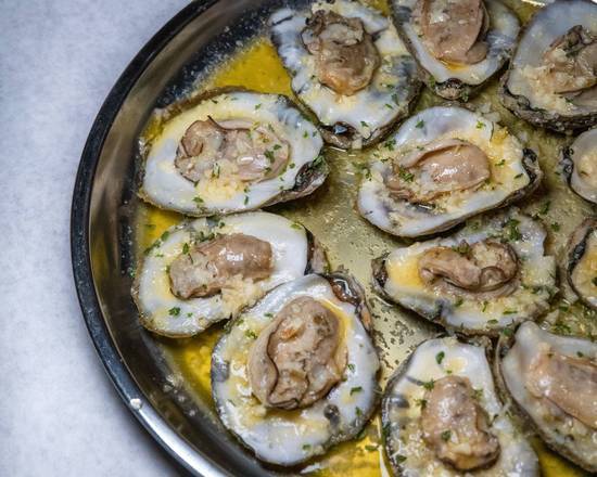 Order Steamed Oysters food online from Hook & Reel Cajun Seafood & Bar store, Hartford on bringmethat.com