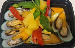 Order C-9. Mussel Curry (Dinner) food online from Thai Smile store, Hamden on bringmethat.com