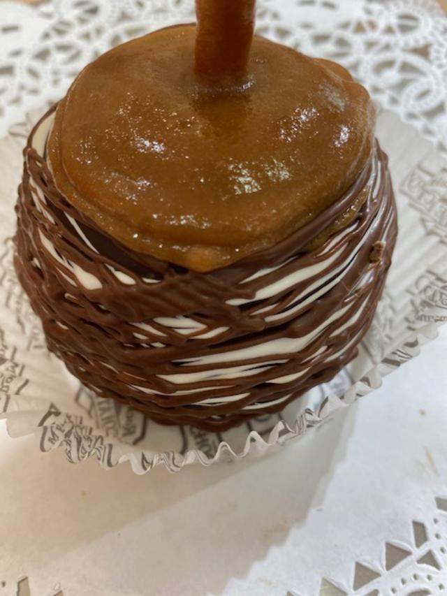 Order Ultimate Chocolate Caramel Apple food online from Rocky Mountain Chocolate Factory store, Redondo Beach on bringmethat.com