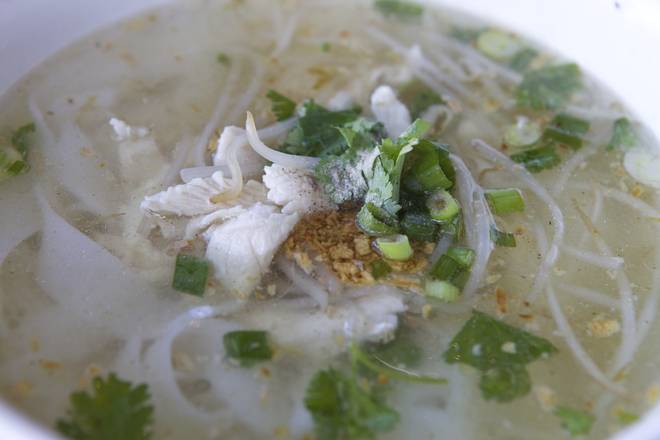 Order B06. Chicken Noodle Soup food online from New Thai Elephant store, San Mateo on bringmethat.com