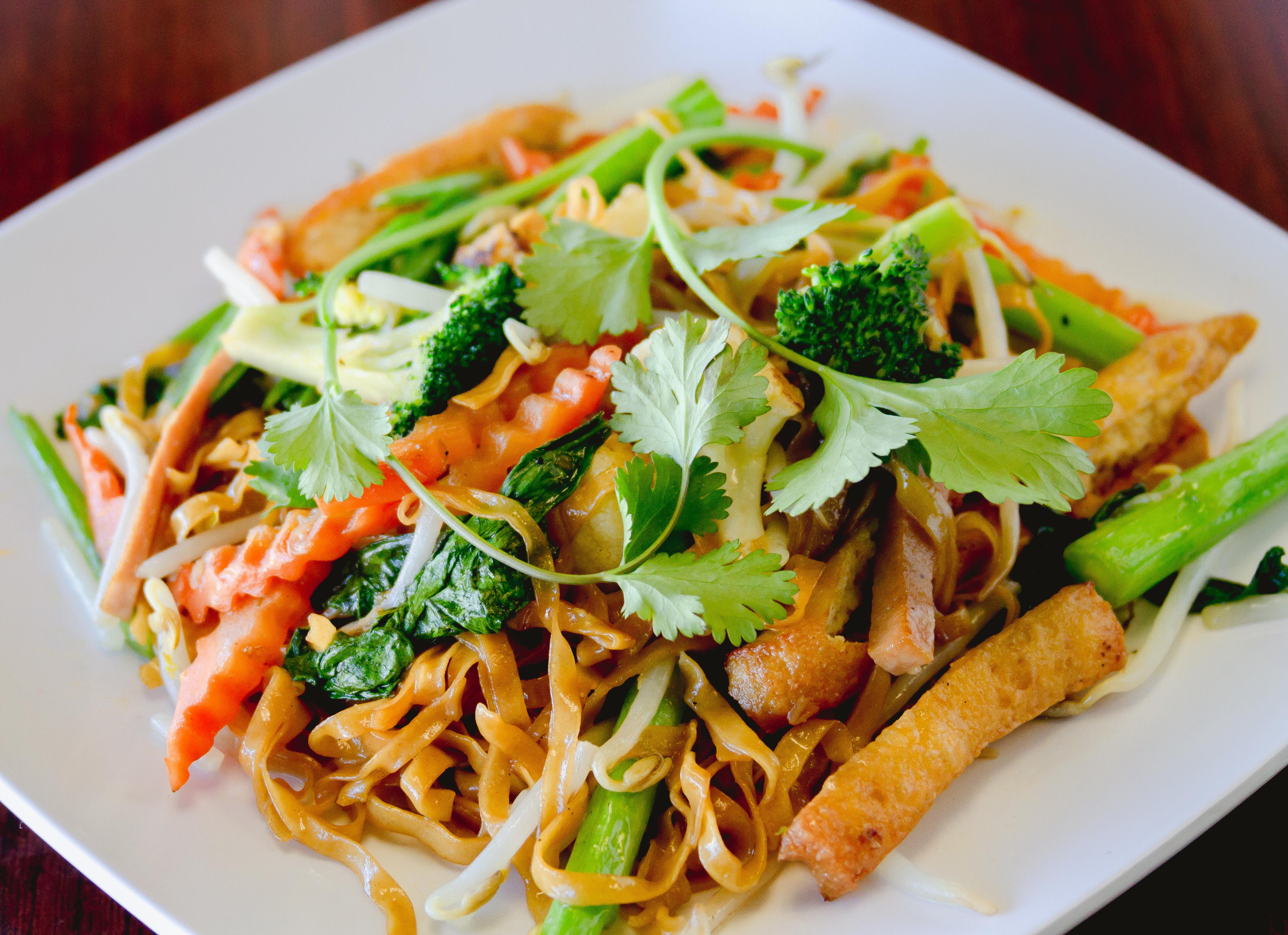 Order Stir-Fry Egg Noodle (Vegetarian) food online from Thanh Tinh Chay store, San Diego on bringmethat.com