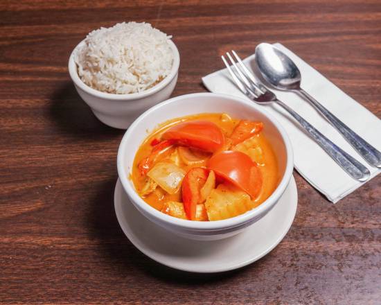 Order Yellow Curry food online from Royal Thai Restaurant store, Chicago on bringmethat.com