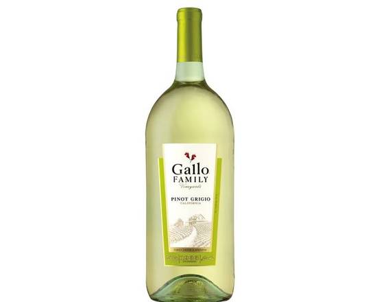 Order Gallo Family Pinot Grigio, 1.5L bottle (11.5% ABV) food online from Central Liquor Market store, Los Angeles on bringmethat.com