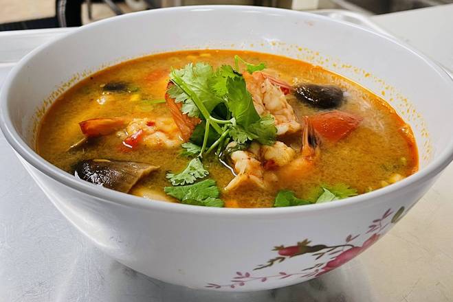 Order Noodle Tom Yum Goong food online from Thong's Authentic Thai Restaurant store, Green Bay on bringmethat.com