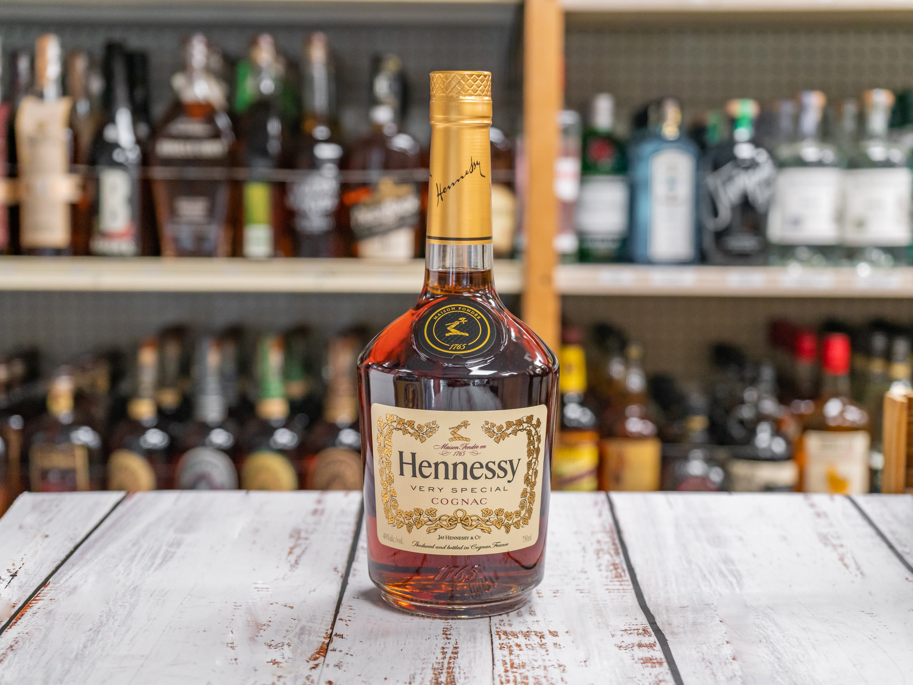 Order Hennessy VS, 750 ml. Cognac (40.0% ABV) food online from Kwik & Convenient store, San Francisco on bringmethat.com
