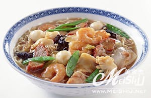 Order K21. Seafood Noodle 海鲜面 food online from Garage Restaurant store, San Gabriel on bringmethat.com