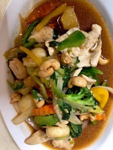 Order 25. Stir Fry with Cashew Nuts food online from Thai Chang Restaurant store, Stroudsburg on bringmethat.com