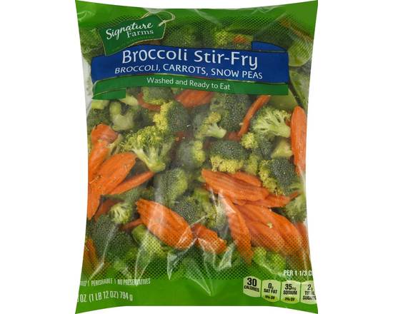 Order Signature Farms · Broccoli Stir Fry with Carrots & Snow Peas (28 oz) food online from Safeway store, Alamo on bringmethat.com