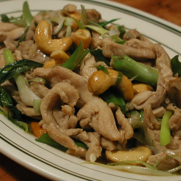 Order 43. Cashew Nut Chicken food online from Khun Dang Rest store, North Hollywood on bringmethat.com